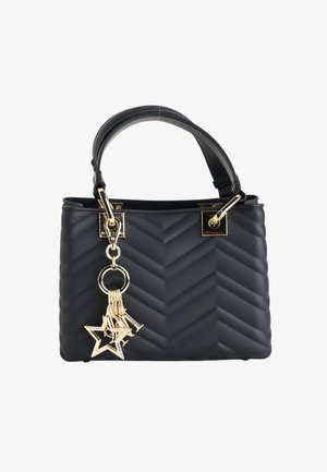 Borsa nera trapuntata con accessori dorati, manico superiore e ciondoli dorati a forma di stella.