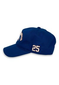 Căciulă de baseball albastră cu design brodat, având un logo pe față și numărul "25" pe lateral. Material din bumbac, cu șapcă curbată.