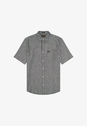 Męska szara koszula na krótki rękaw z guzikami, z kieszenią na piersi po lewej stronie oraz logo Wrangler na kieszeni i metce na kołnierzu.