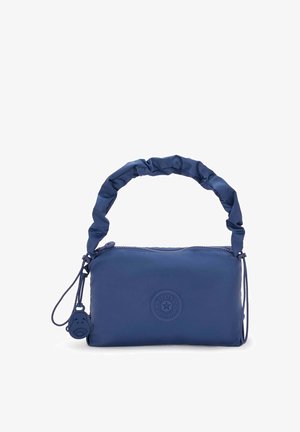 Bolsa de nylon azul con textura, con una correa fruncida, cierre de cremallera y logo circular. Incluye un pequeño charm de goma adjunto a la cremallera.