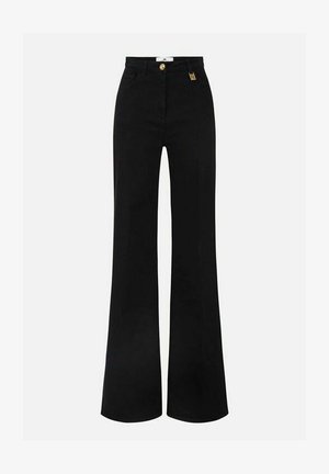 Pantaloni neri a vita alta, svasati, con tasche frontali, bottone dorato e cerniera, mostrati su uno sfondo chiaro semplice.