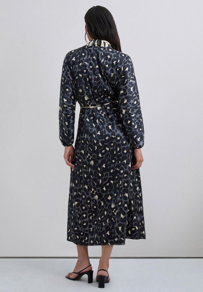 Scalpers Vestido Azul Marino De Punto Scalpers Albornoz Liso Con