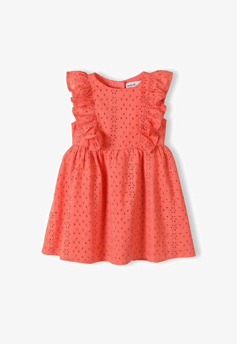 Robe sans manches corail pour tout-petit en tissu ajouré, avec bretelles volantées, taille froncée et encolure ronde.