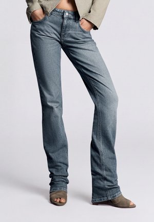 Bershka, LOW-RISE SLIM JEANS - Jeans slim fit - blue denim