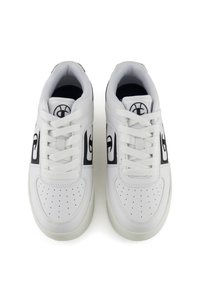 White sneakers with black accents, featuring a smooth leather upper, round toe, perforated details, and flat laces. Logo on the sides.