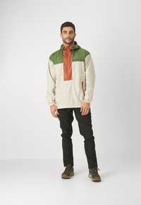 Columbia FLASH CHALLENGER™ ANORAK - Vējjaka - dark stone/can