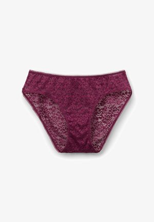 Lace panties in deep burgundy with a floral pattern, featuring a soft texture and a waistband outlined with a delicate scalloped trim.