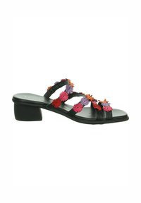 Schwarze Leder-Sandalen mit Blockabsatz, die bunte Stoffblumen in Pink, Lila und Orange auf überkreuzten Riemen zeigen.