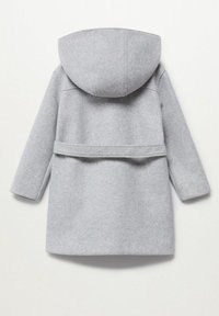 Grå ullblandad kappa med huva, med långa ärmar, rak skärning och en bältesdetalj i midjan. Slät textur med minimala accenter.