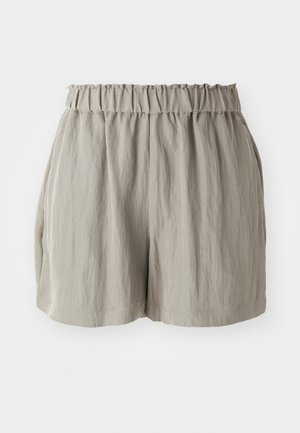 Svetlosivé šortky s elastickým pásom, vyrobené z textúrovanej tkaniny a vo voľnom strihu, ktorý siaha po strednú časť stehna.