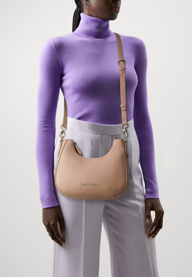 Valentino Bags BRIXTON Käsilaukku beige Zalando.fi