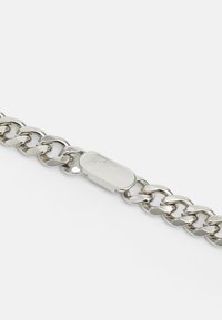 Silver chain bracelet with interlocking links, featuring a smooth, polished finish and a secure, oval clasp.