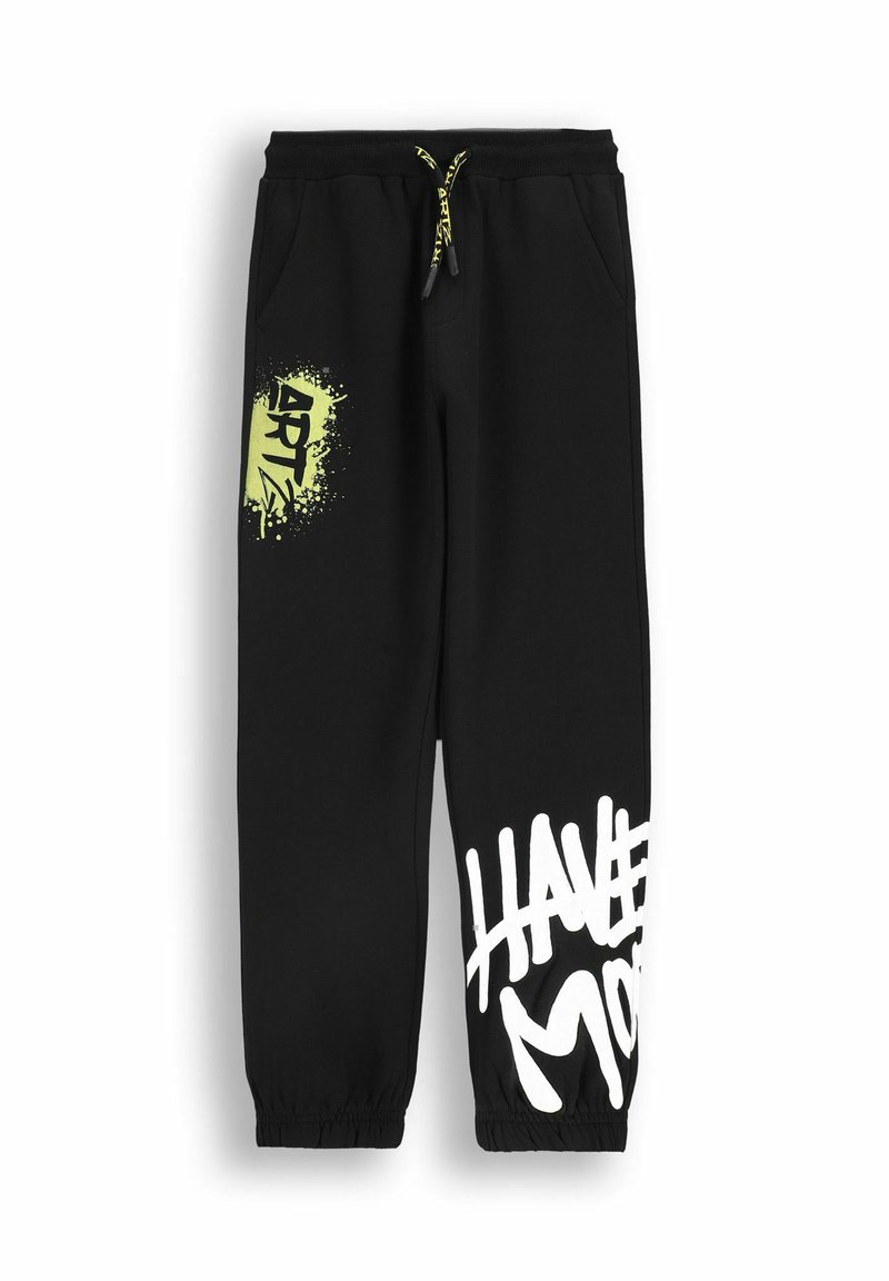 Czarne dresy z elastycznymi mankietami i regulowanym sznurkiem. Posiadają wyraźny biały napis "HAVE MORE" oraz zielony nadruk w stylu graffiti.