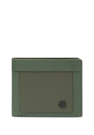 Portafoglio bifold in tessuto verde e pelle con bordi cuciti e piccolo logo nero nell'angolo inferiore destro davanti.