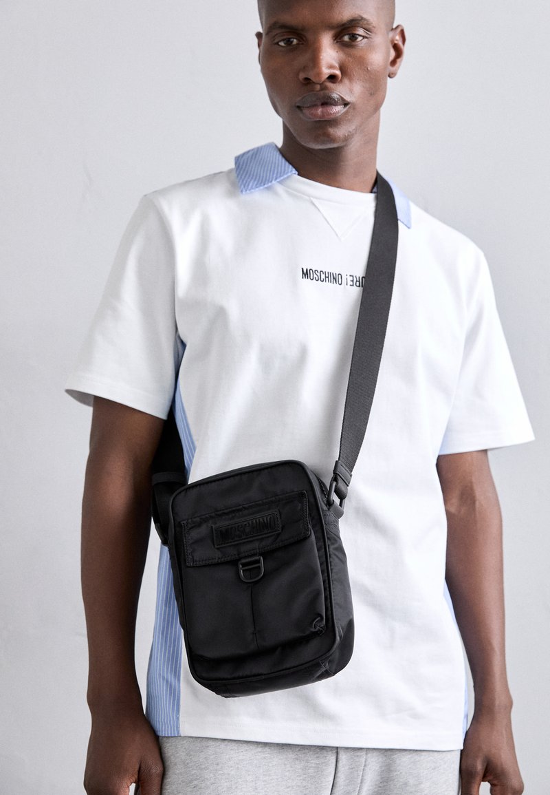 MOSCHINO BORSA TRACOLLA UNISEX - Torbica za okoli pasu - fantasia nero