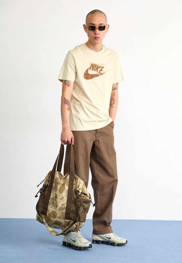 TEE FUTURA - Print T-shirt - light khaki3
