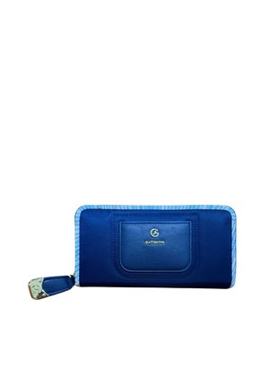 Portafoglio blu con cerniera su tutto il perimetro, tasca frontale, finiture testurizzate e logo Gattinoni in metallo color oro su sfondo bianco.