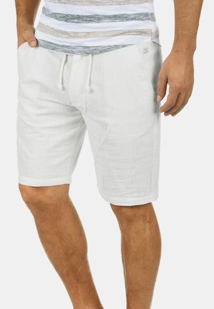 Witte linnen shorts met een trekkoord in de taille, zijzakken en een losse pasvorm; de gestructureerde stof geeft een lichte feel.