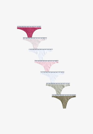 Sette mutandine da donna modello tanga in vari colori e fantasie, ciascuna con una fascia elastica bianca con la scritta "NEXT".