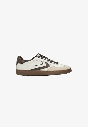 Bershka, RETRO - TRAINERS - Tenisky - white