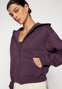 Fabletics COZY FULL ZIP HOODIE - Mikina so zipsom - deep plum