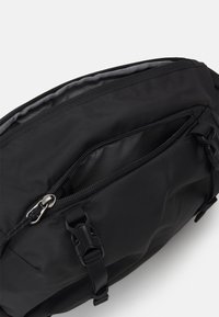 Patagonia ATOM SLING - Torba čez telo - black