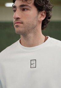 Nike Performance COURT HERITAGE - Sudadera - white