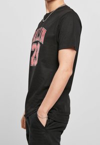 Mister Tee Triko s potiskem - black