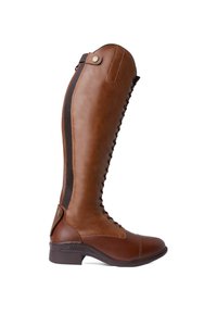 Botas de montar de cuero marrón con acabado texturizado, forma alta, cremallera lateral y detalle de cordones en la parte delantera. Suela resistente con pequeño tacón.