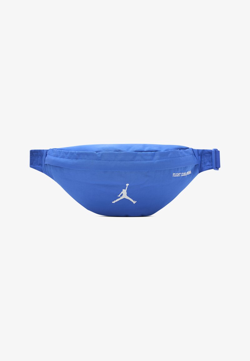 Modra bumbag iz lahkega materiala, ki ima izrazit bel Jumpman logo in nastavljiv trak za varno prileganje.