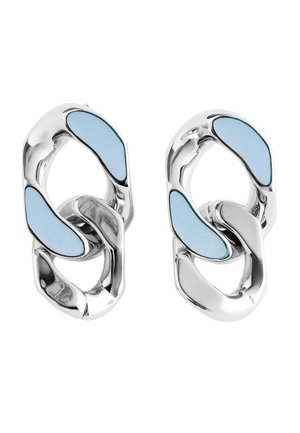Øreringe i sølvfarve med glatte, uregelmæssige blå emaljeaccents, med to sammenlåste ovale stykker per ørering.