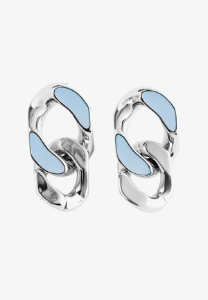 Boucles d'oreilles à maillons argentés avec des accents en émail bleu lisse et irrégulier, comprenant deux pièces ovales entrelacées par boucle d'oreille.