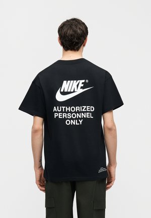 Nike Sportswear, PERSONNEL TEE - T-Shirt print - black
