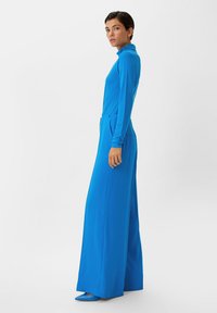 comma MIT PINTUCKS - Trousers - royalblau