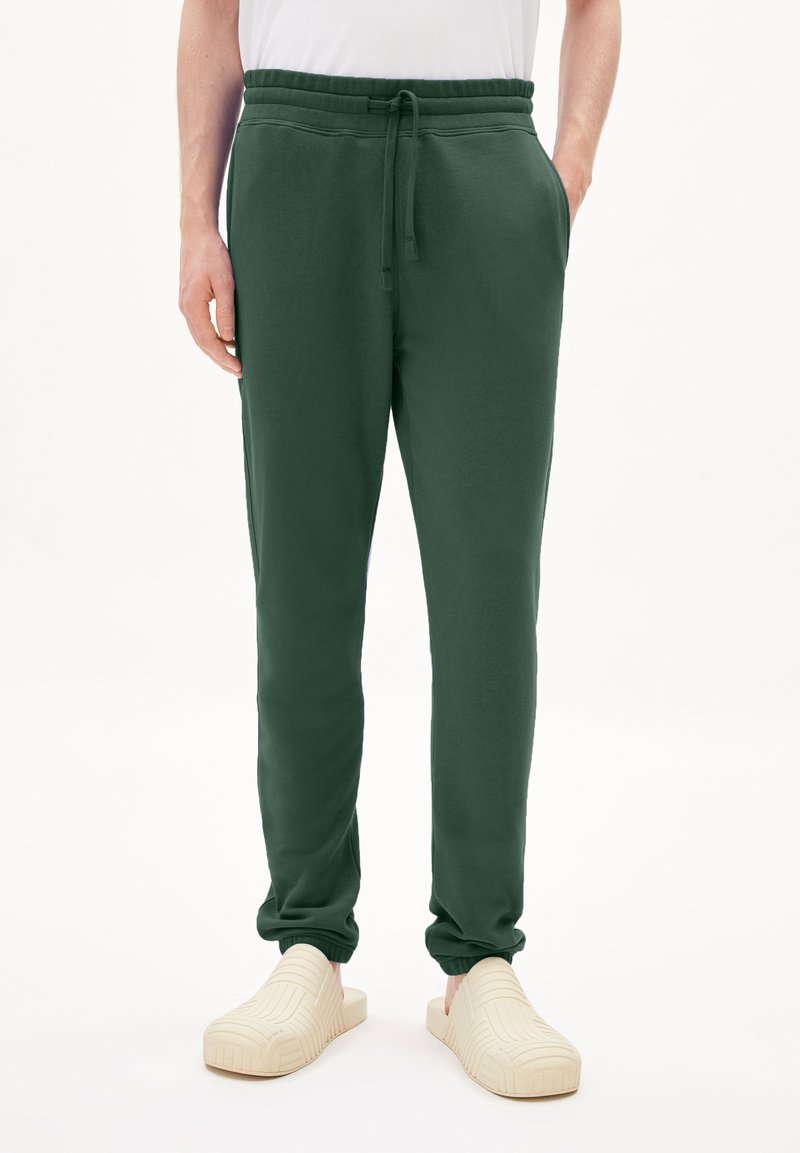 ARMEDANGELS AARDO COMFORT Tracksuit bottoms boreal green/evergreen