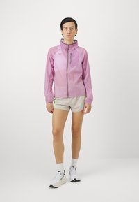 HOKA SKYFLOW JACKET - Vindjakke - pink twilight