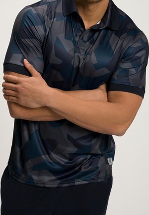 Kortærmet polo skjorte i mørkeblå med geometrisk mønster, lavet af glat stof; har krave og to-knaps knaplukning.