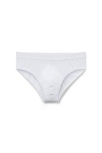 Białe bawełniane slipy o gładkiej teksturze, z niskim stanem i konturowaną kieszonką. Prosty design, bez wzorów i dodatkowego wyposażenia.