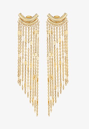 Guldøreringe med en buet top og hængende kæder i varierende længder, der viser polerede og teksturerede guldoverflader.