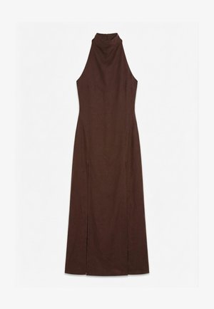 Varrukatuta tumepruun maxi kleit kõrge kaelusega ja keha järgiva vöökohaga, millel on külje lõhikud põlvest hemmini.