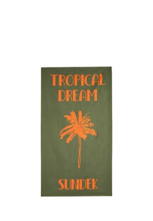 Asciugamano verde con testo arancione "Tropical Dream" e "Sundek" con una grafica di palma arancione al centro.