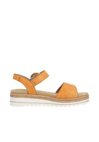 Sandale en cuir orange avec deux larges bandages et un accent élastique. La semelle plate-forme présente un détail tressé et un fond blanc texturé pour une meilleure adhérence.