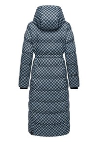 Lange gewatteerde jas met een geometrisch patroon in blauw en zwart, voorzien van een capuchon, elastische tailleband en contrasterende zwarte manchetten.