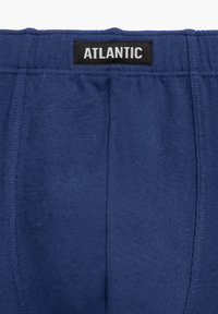 Granatowe bawełniane bokserki z czarnym elastycznym pasem z logo "ATLANTIC". Oferują miękką teksturę i elastyczny materiał dla wygody.