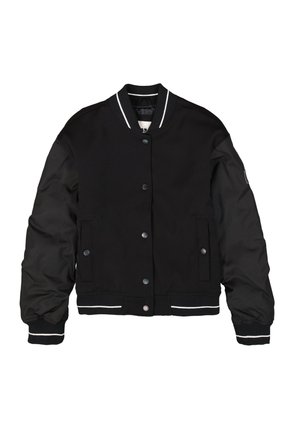 Schwarze Varsity-Jacke mit einem glatten Stoffkörper, glänzenden Ärmeln sowie geripptem Kragen, Bündchen und Saum mit kontrastierenden weißen Streifen. Druckknopfverschluss.
