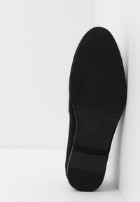 Pier One Sapatos slip-on elegantes - black
