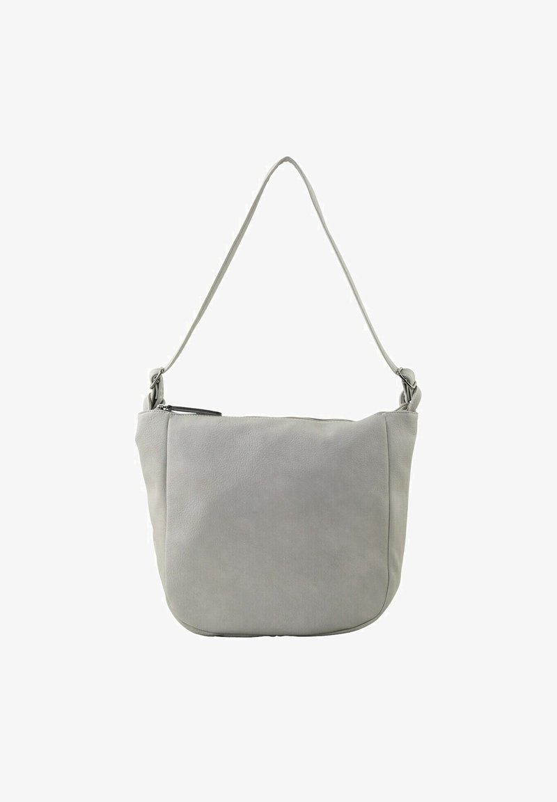 Bolso de hombro de cuero gris con textura suave, forma curva, correa ajustable y cierre superior de cremallera. Presenta un diseño minimalista sin adornos.