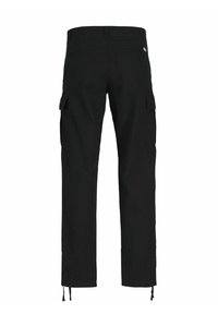 Czarne spodnie cargo o prostym kroju, z bocznymi kieszeniami, elastycznymi sznurowadłami przy mankietach oraz gładką, wytrzymałą fakturą tkaniny.