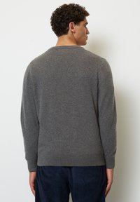 Marc O'Polo RUNDHALS REGULAR AUS SOFTEM - Strickpullover - graphite grey melange