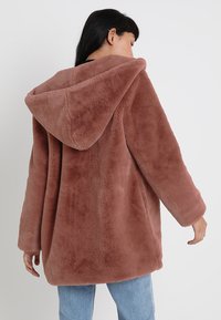 Urban Classics LADIES HOODED TEDDY COAT - Wintermantel - darkrose